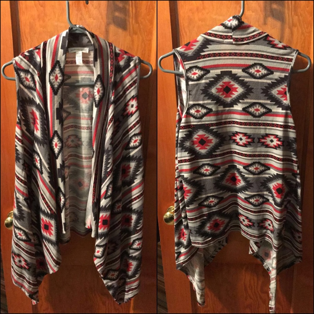 Abstract sleeveless cardigan